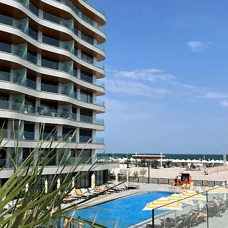 First * Mamaia